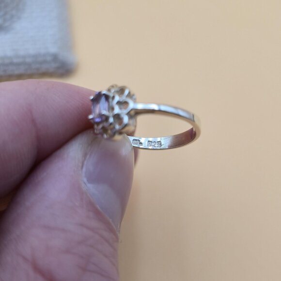 Size 5 Sterling Silver Small Oval Amethyst Gem Band Ring A5425 - Picture 6 of 9